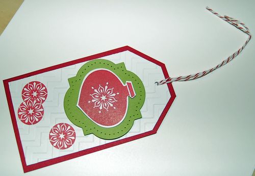 This shows a different way to use Delightful Decorations on a Gift Tag